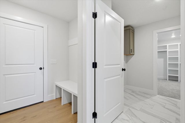 5569 E Wild Horse Drive, Springfield, MO 65802