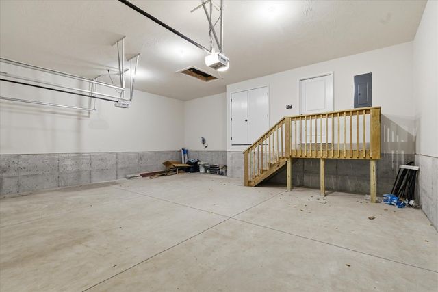 5569 E Wild Horse Drive, Springfield, MO 65802