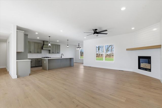 5569 E Wild Horse Drive, Springfield, MO 65802