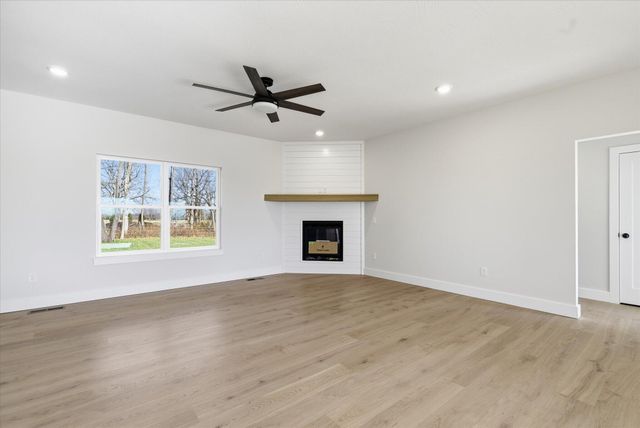 5569 E Wild Horse Drive, Springfield, MO 65802