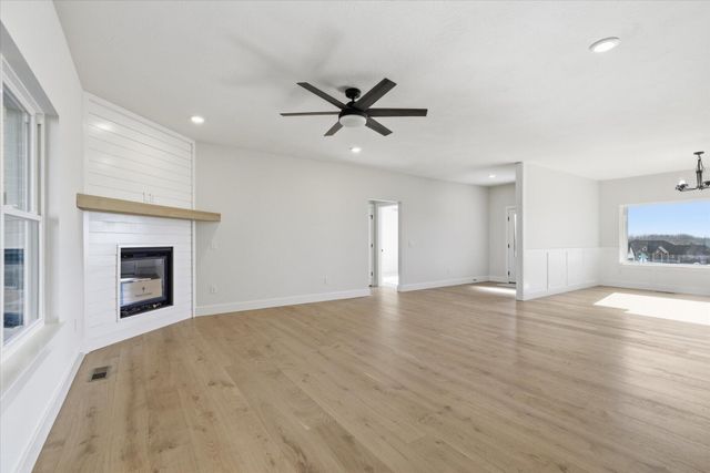 5569 E Wild Horse Drive, Springfield, MO 65802