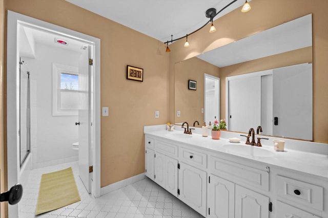 2626 W Ranch ROAD, Mequon, WI 53092