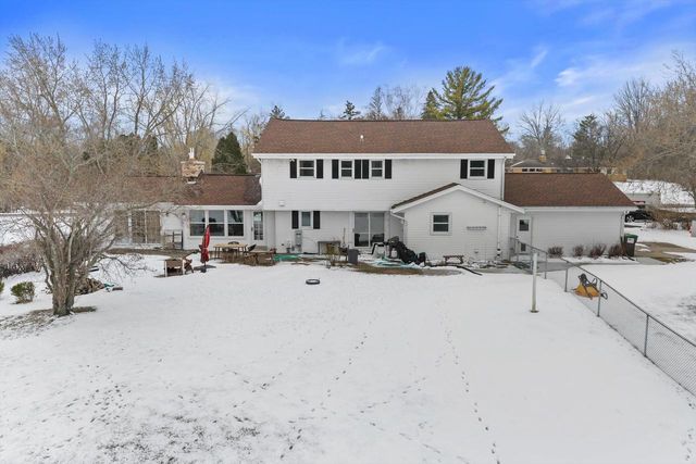 2626 W Ranch ROAD, Mequon, WI 53092