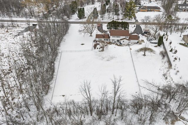 2626 W Ranch ROAD, Mequon, WI 53092