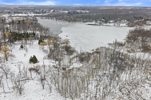 2626 W Ranch ROAD, Mequon, WI 53092