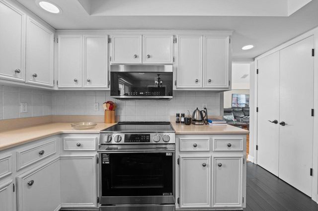 2626 W Ranch ROAD, Mequon, WI 53092