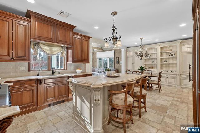 505 Ivy Lane, Wyckoff, NJ 07481