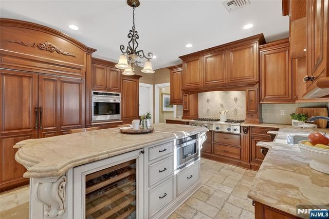 505 Ivy Lane, Wyckoff, NJ 07481
