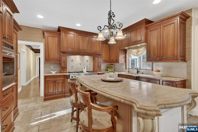 505 Ivy Lane, Wyckoff, NJ 07481