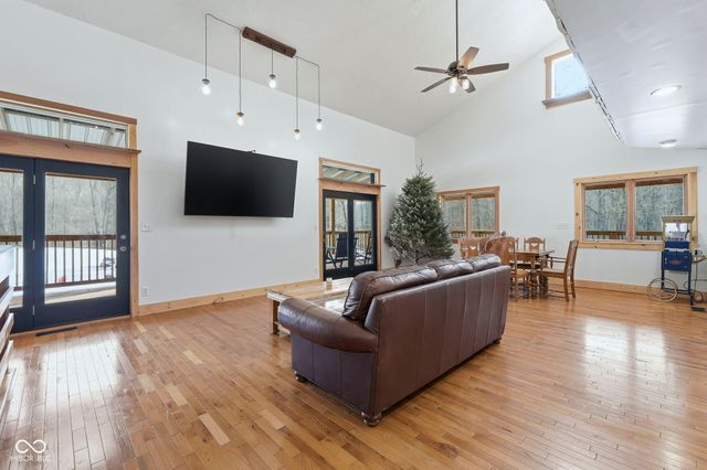 3524 Dollsberry Lane W, Nashville, IN 47448