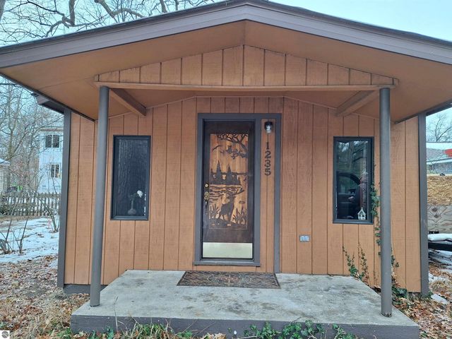 1235 Oakland Street, Traverse City, MI 49686