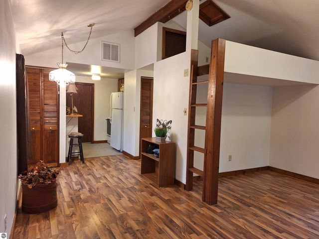 1235 Oakland Street, Traverse City, MI 49686