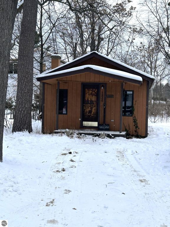 1235 Oakland Street, Traverse City, MI 49686