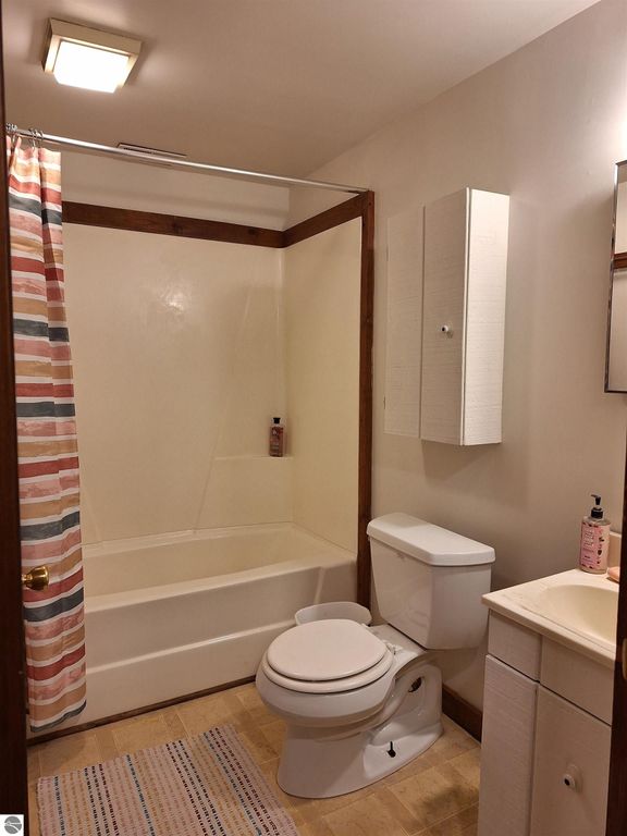 Image 16 of property listing at 1235 Oakland Street, Traverse City, MI 49686