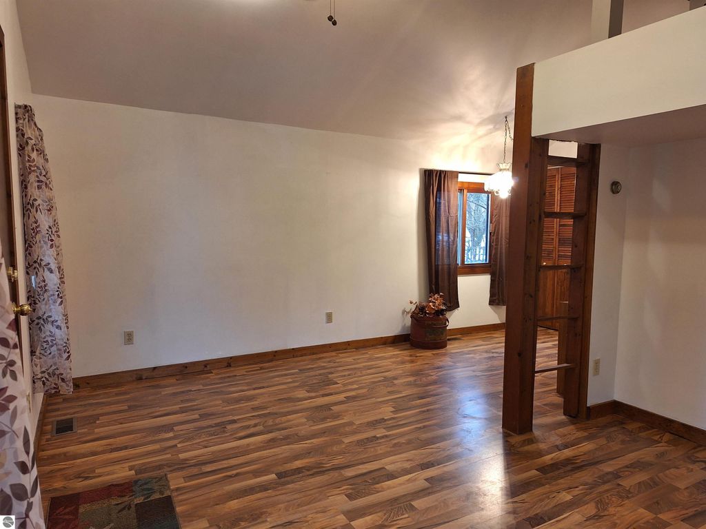 Image 19 of property listing at 1235 Oakland Street, Traverse City, MI 49686