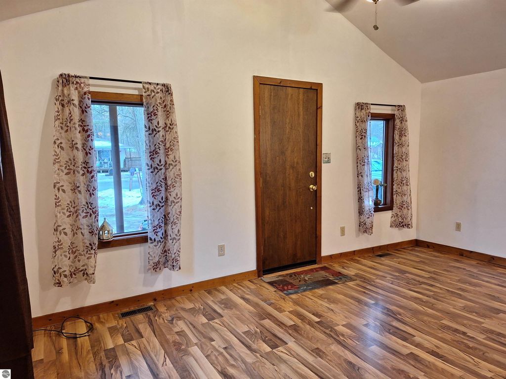 Image 20 of property listing at 1235 Oakland Street, Traverse City, MI 49686