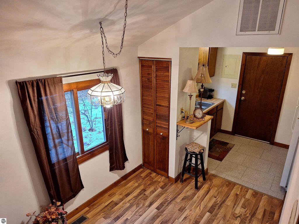 Image 23 of property listing at 1235 Oakland Street, Traverse City, MI 49686