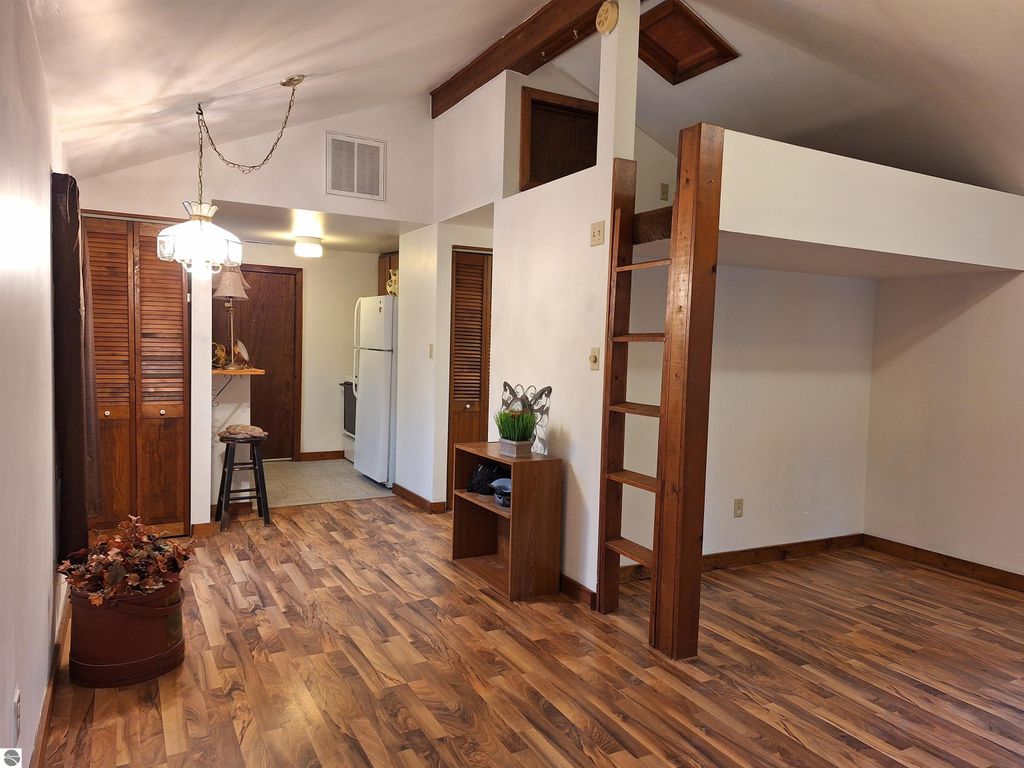 Image 4 of property listing at 1235 Oakland Street, Traverse City, MI 49686