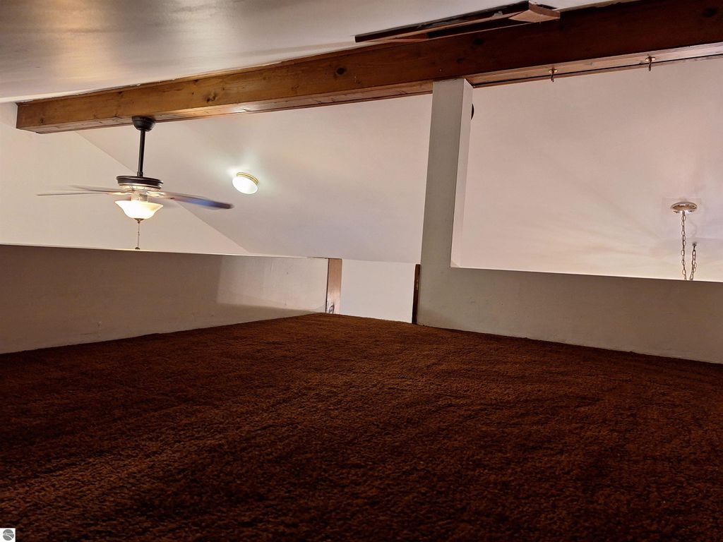 Image 6 of property listing at 1235 Oakland Street, Traverse City, MI 49686