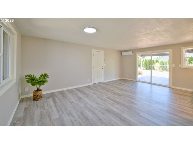 1035 Nw 20TH St, Mc Minnville, OR 97128