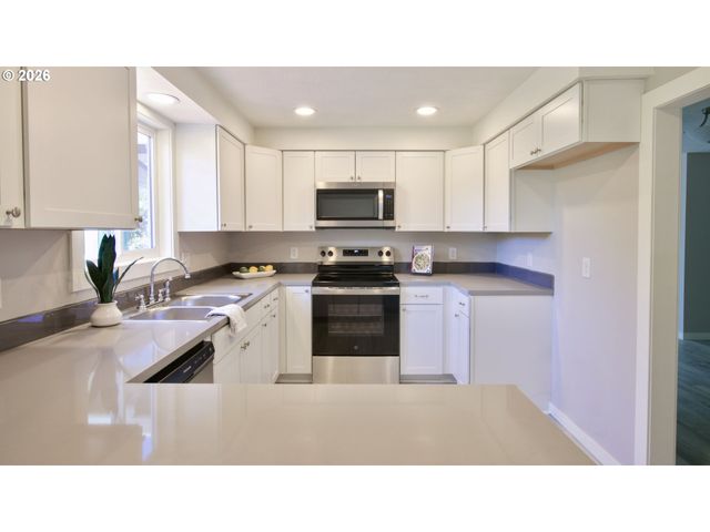 1035 Nw 20TH St, Mc Minnville, OR 97128