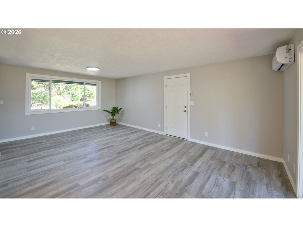 Image 10 of property listing at 1035 Nw 20TH St, Mc Minnville, OR 97128