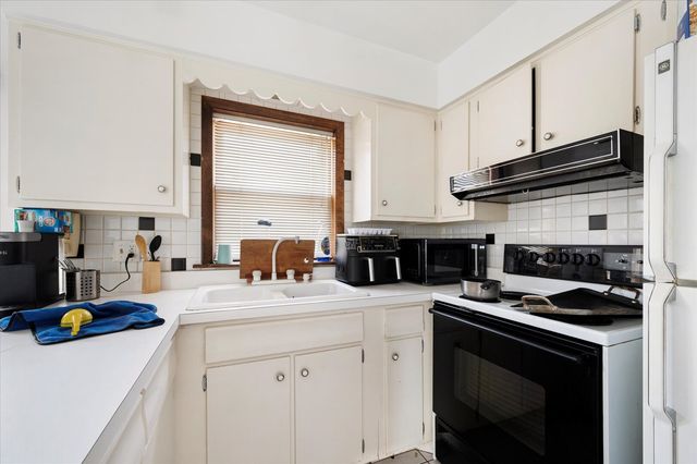 1114 N 11th Avenue, Melrose Park, IL 60160