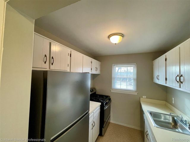 22907 Allen Court, St. Clair Shores, MI 48080