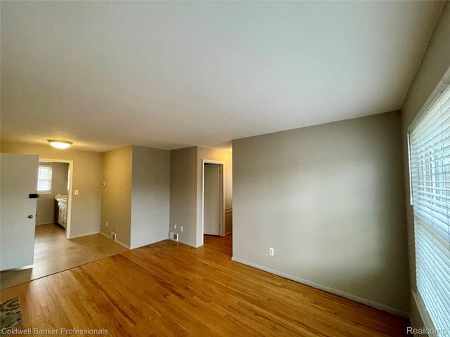 22907 Allen Court, St. Clair Shores, MI 48080