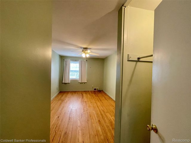 22907 Allen Court, St. Clair Shores, MI 48080