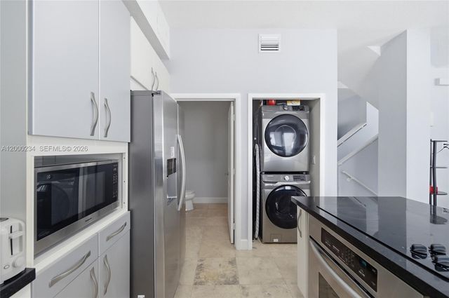 832 N Victoria Park Rd 832, Fort Lauderdale, FL 33304