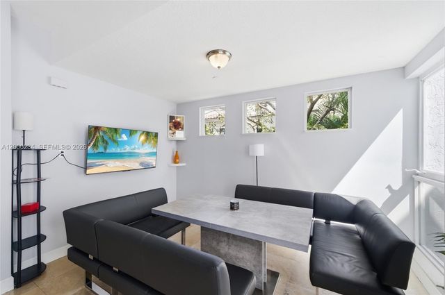 832 N Victoria Park Rd 832, Fort Lauderdale, FL 33304