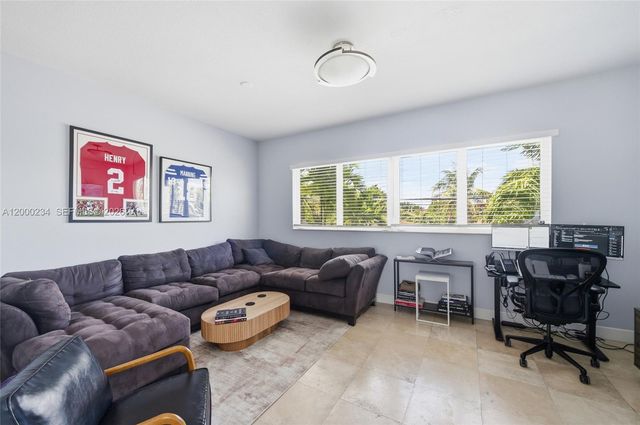 832 N Victoria Park Rd 832, Fort Lauderdale, FL 33304