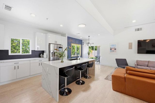 2800 E Vista Chino, Palm Springs, CA 92262