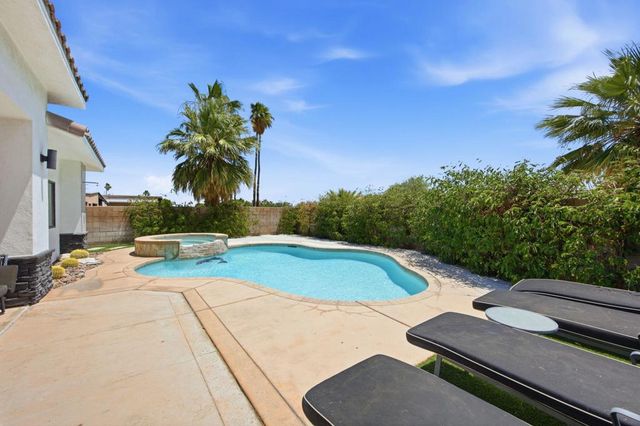 2800 E Vista Chino, Palm Springs, CA 92262