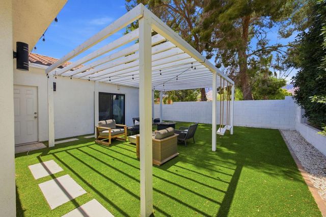 2800 E Vista Chino, Palm Springs, CA 92262