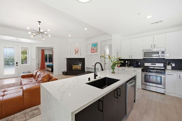 2800 E Vista Chino, Palm Springs, CA 92262