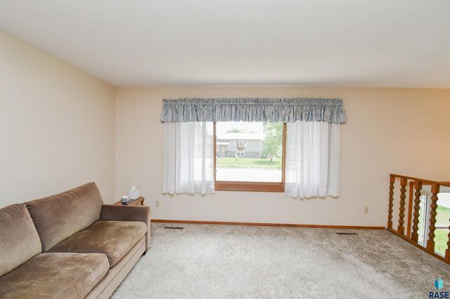 5900 W 50th St, Sioux Falls, SD 57106