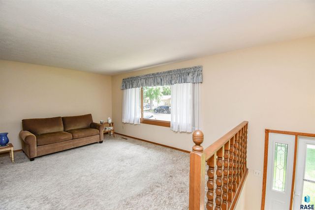 5900 W 50th St, Sioux Falls, SD 57106