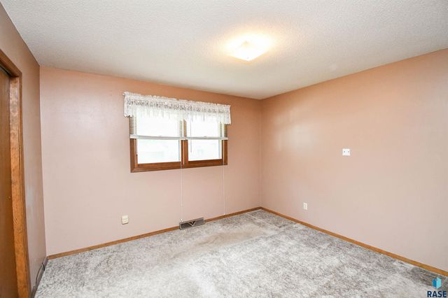 5900 W 50th St, Sioux Falls, SD 57106