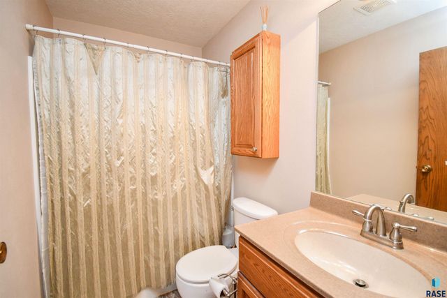 5900 W 50th St, Sioux Falls, SD 57106