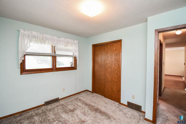 5900 W 50th St, Sioux Falls, SD 57106