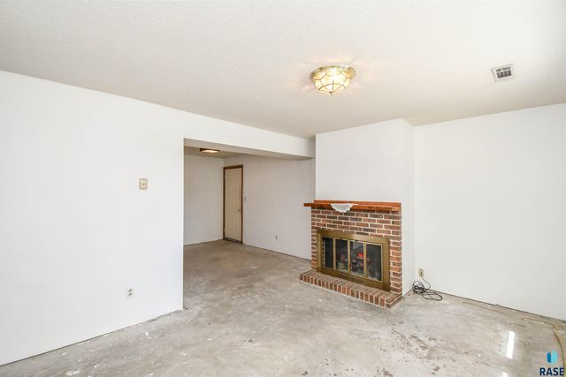 5900 W 50th St, Sioux Falls, SD 57106