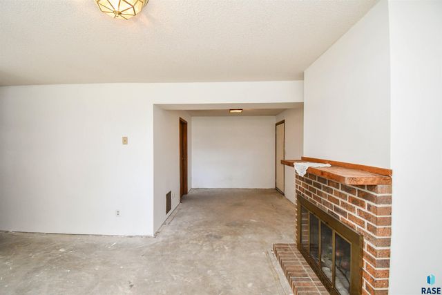 5900 W 50th St, Sioux Falls, SD 57106