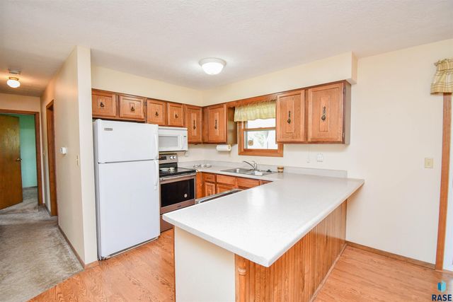 5900 W 50th St, Sioux Falls, SD 57106