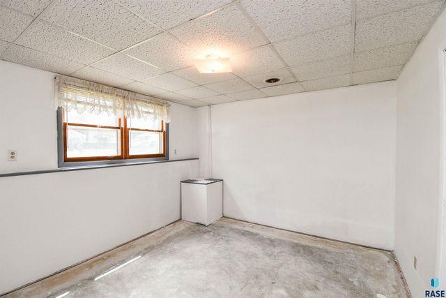 5900 W 50th St, Sioux Falls, SD 57106