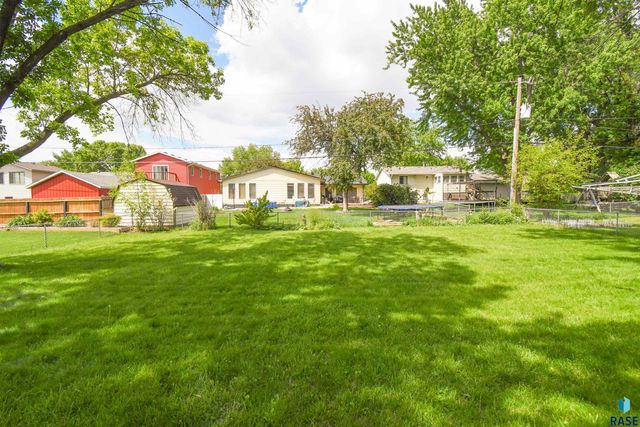 5900 W 50th St, Sioux Falls, SD 57106