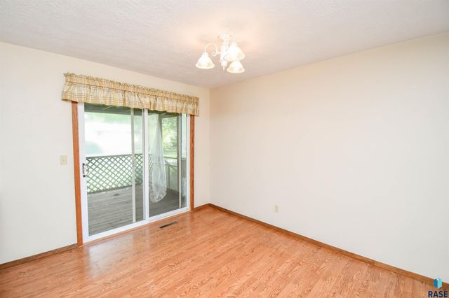 5900 W 50th St, Sioux Falls, SD 57106