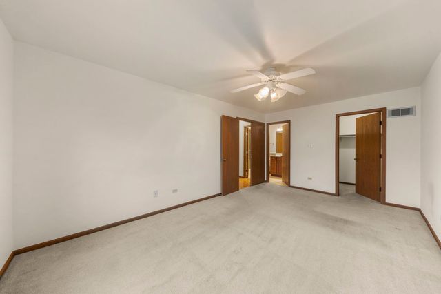 9371 Windsor Parkway 160, Tinley Park, IL 60487
