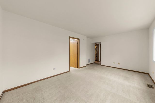 9371 Windsor Parkway 160, Tinley Park, IL 60487